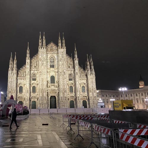 Transenne in piazza Duomo a Milano